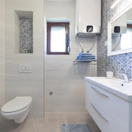 Holiday home Calmation Zrnovnica